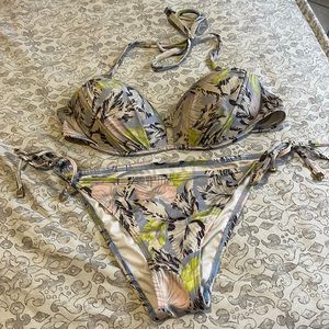 Victoria’s Secret bikini